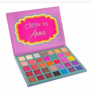 Anna eyeshadow palette